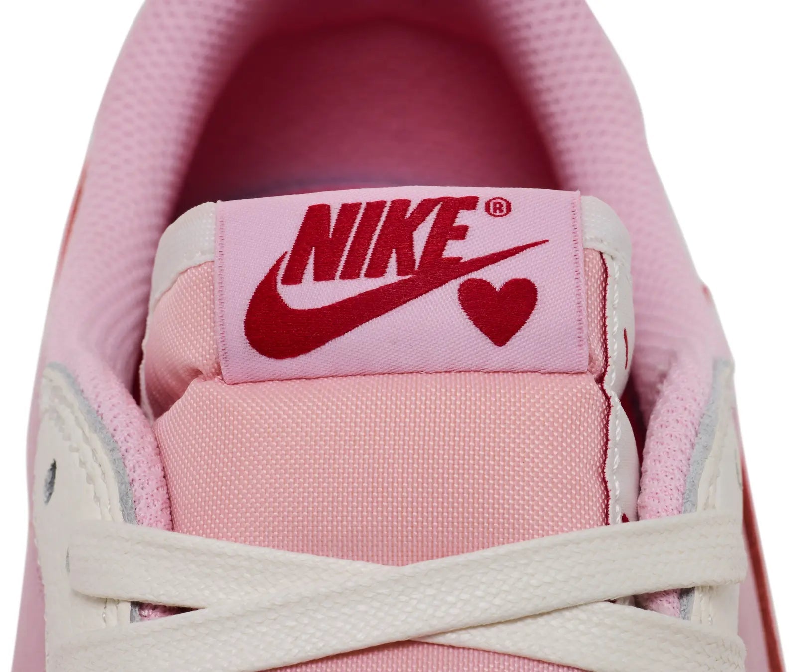 Jordan 1 Retro Low OG SP Travis Scott Tropical Pink sneaker hart icoon nike
