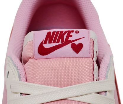 Jordan 1 Retro Low OG SP Travis Scott Tropical Pink sneaker hart icoon nike