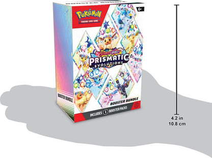 Afmetingen van de Pokémon SV08.5 Prismatic Evolutions Booster Bundle doos – verpakking van 7,4 x 5,1 x 10,7 cm met 6 originele boosterpacks.