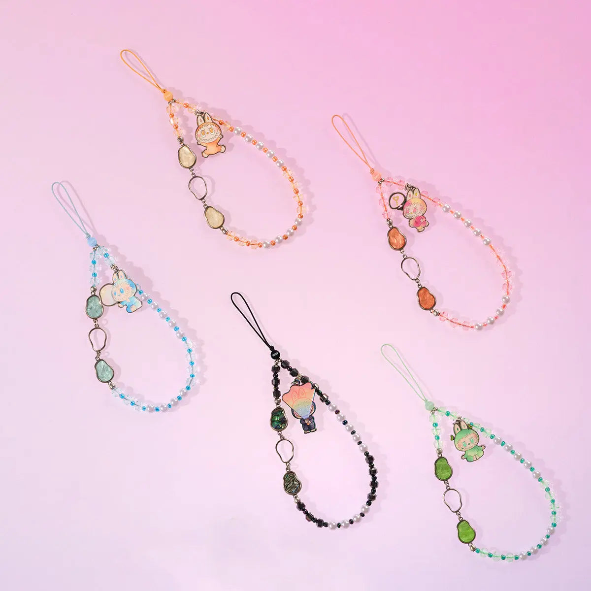 Overzicht van de 6 phone charms uit de Big into Energy Series: Happiness, Love, Loyalty, Serenity, Hope en Luck