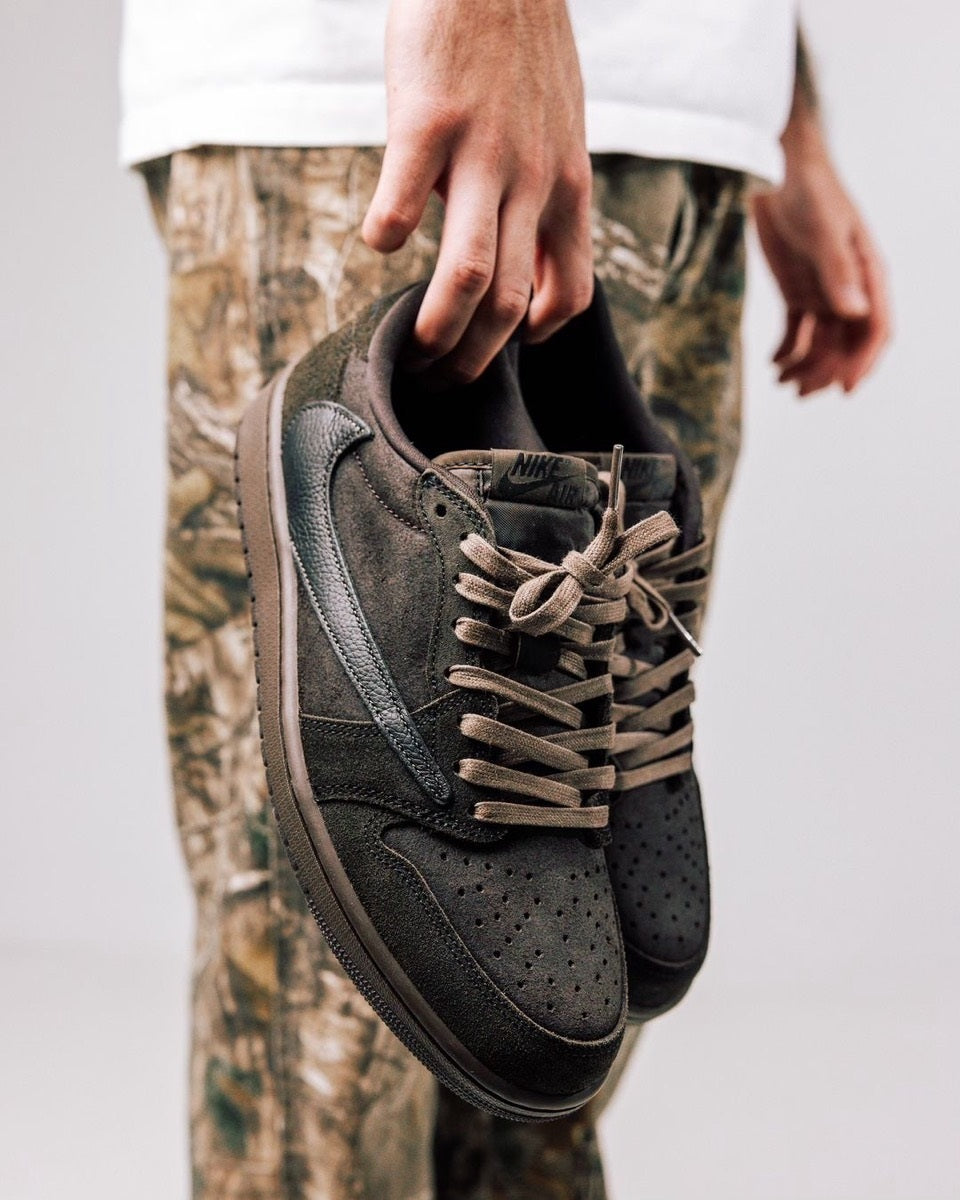 Travis_Scott_-_Air_Jordan_Velvet_Brown_-_HYP3_Amsterdam_-_detail