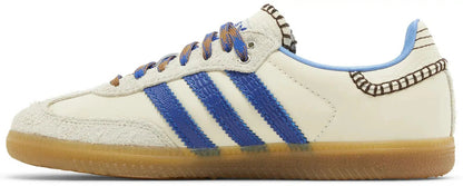 Binnenzijde van de Wales Bonner x adidas Samba in Wonder Clay leer en blauwe leren accenten