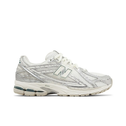 New Balance 1906R Silver Metallic Sea Salt sneaker 1 - stylecode M1906REE