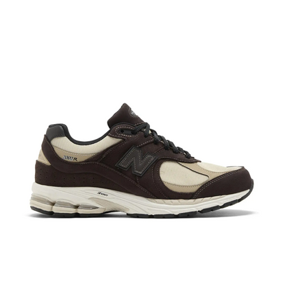 New Balance 2002R Gore-Tex Black Coffee sneaker 1 - stylecode M2002RXQ