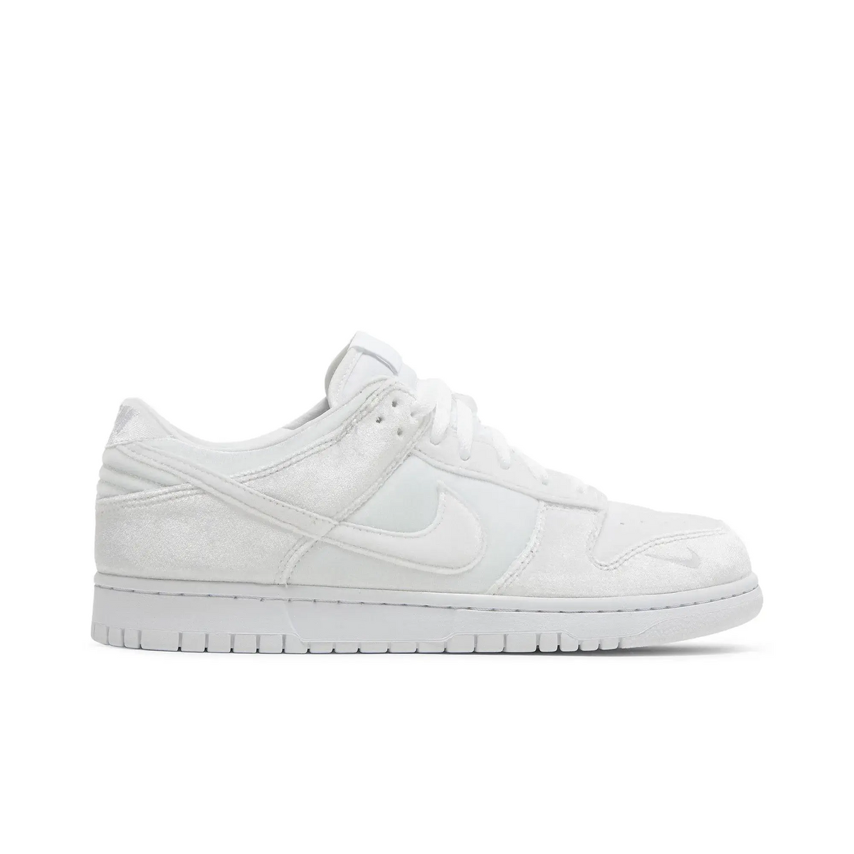 Nike Dunk Low Dover Street Market Triple White Velvet sneaker 1 - stylecode DH2686-100