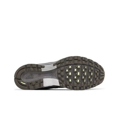 Nike P-6000 Cave Stone Medium Ash Flat Pewter Metallic Silver sneaker, productfoto 5 - stylecode CD6404-202