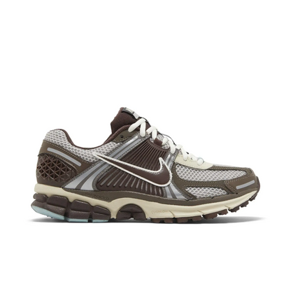 Nike Zoom Vomero 5 Earth Fossil (Women's) sneaker 1 - stylecode FD9920-022