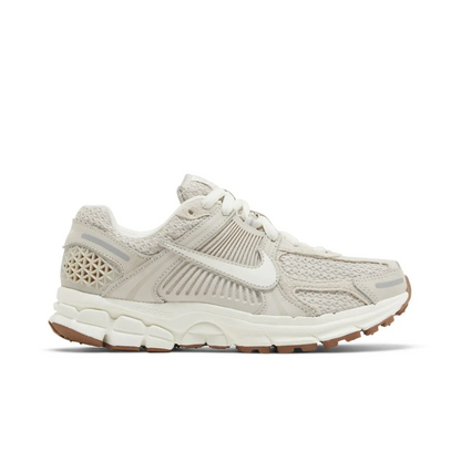 Nike Zoom Vomero 5 Light Orewood Brown (Women's) sneaker 1 - stylecode FZ3780-101