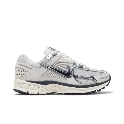 Nike Zoom Vomero 5 Photon Dust Metallic Silver (Women's) sneaker 1 - stylecode FD0884-025