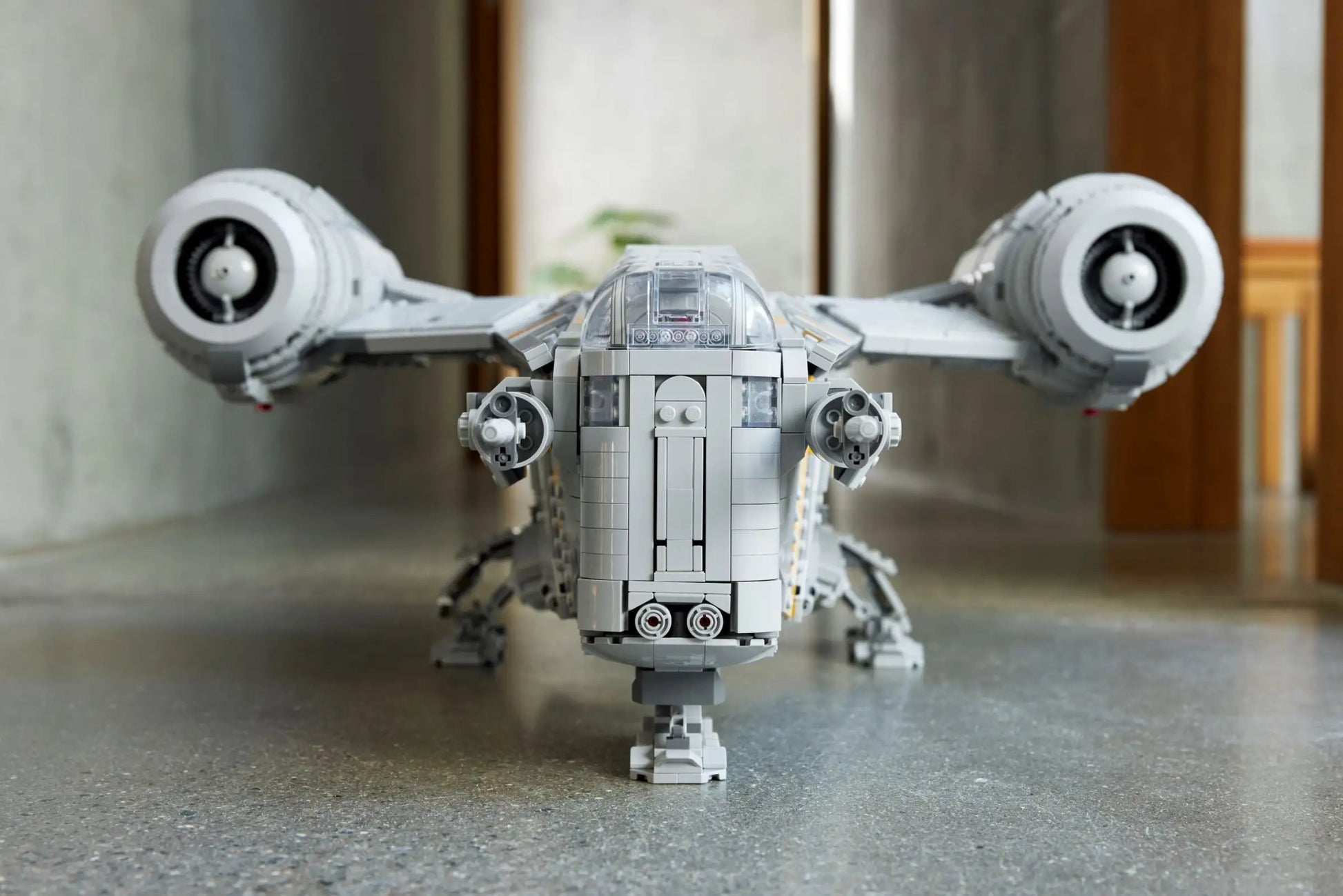 Gedetailleerd LEGO Star Wars Razor Crest model uit The Mandalorian