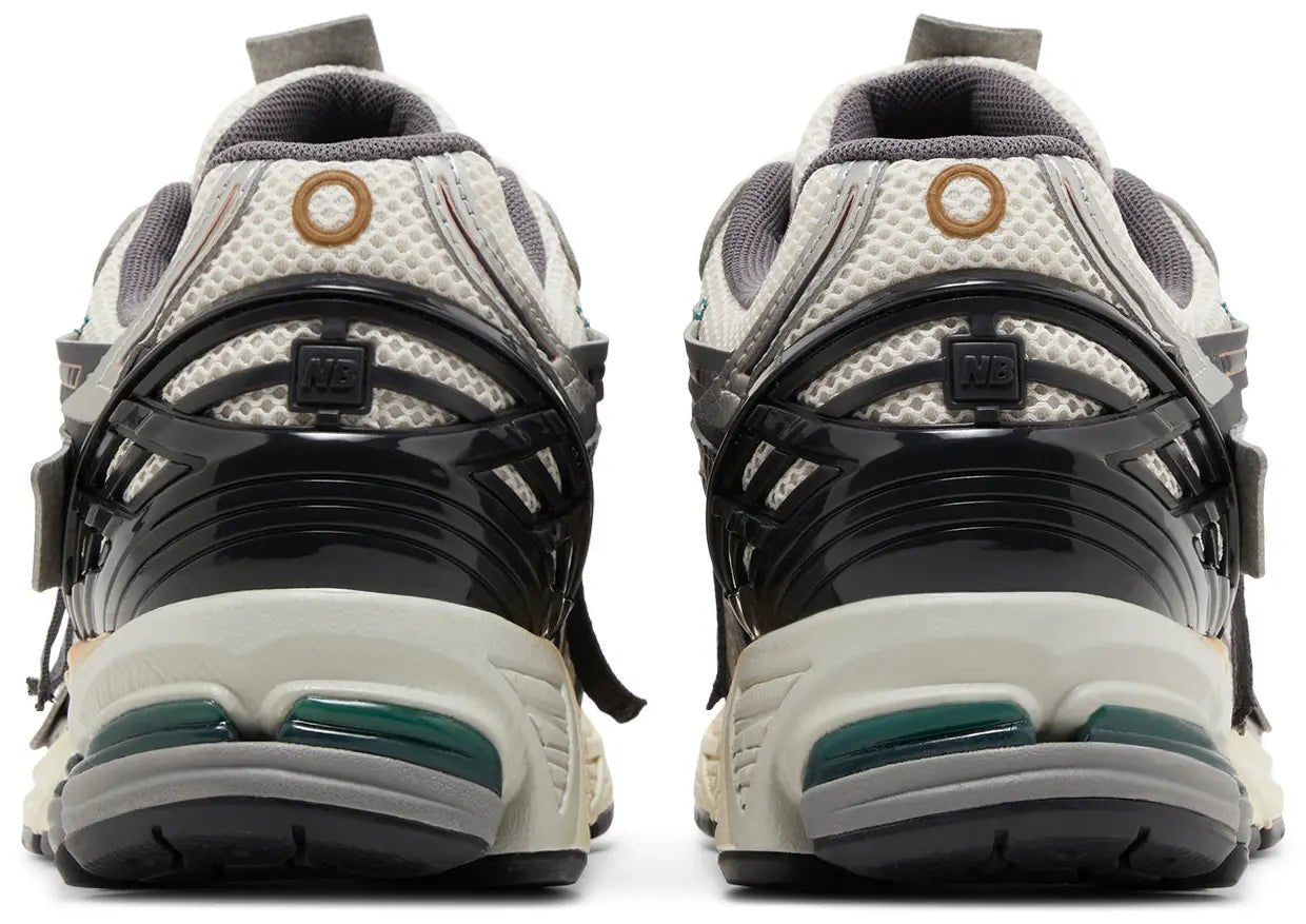 New Balance 1906A Tech Explosion – achterkant van de sneaker met retro running design