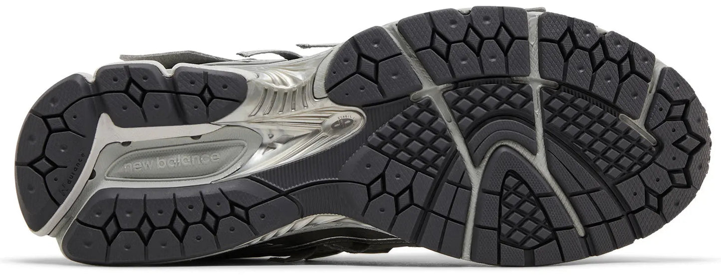 Close-up van New Balance 1906A Concrete Silver Metallic – ACTEVA LITE demping en ABZORB SBS technologie