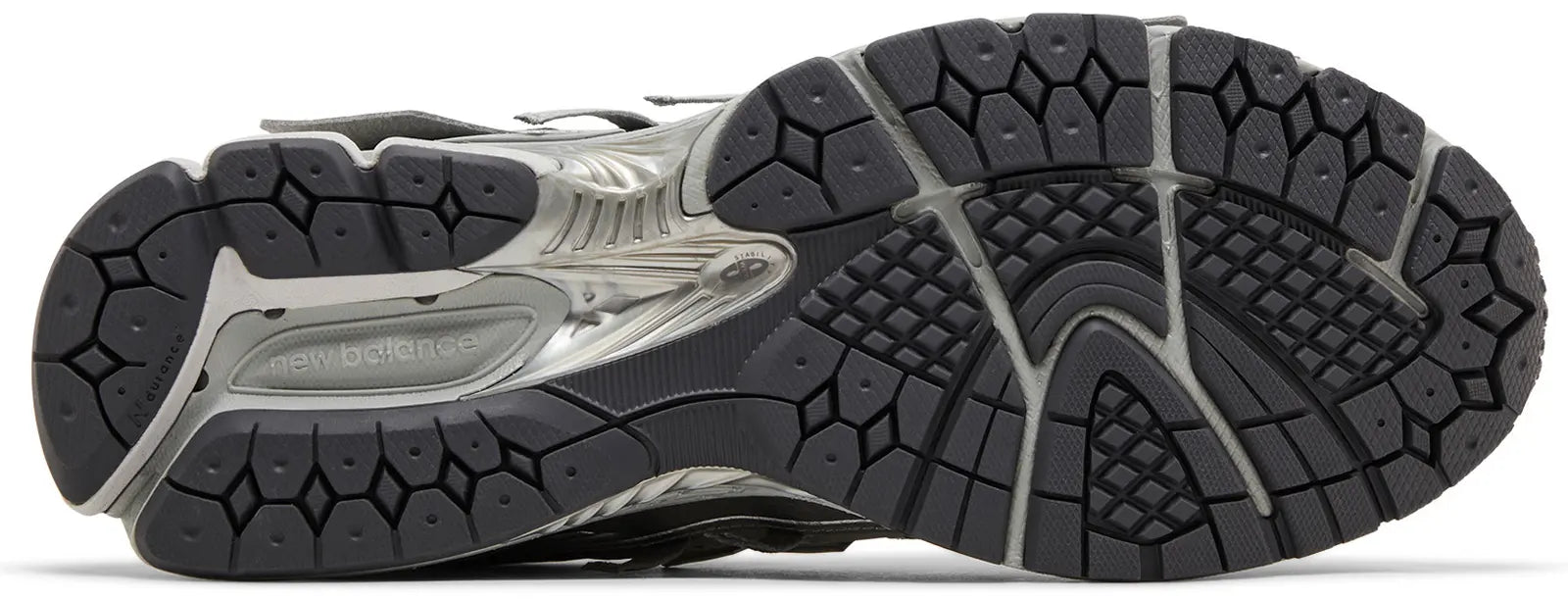 Close-up van New Balance 1906A Concrete Silver Metallic – ACTEVA LITE demping en ABZORB SBS technologie
