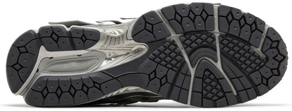 Close-up van New Balance 1906A Concrete Silver Metallic – ACTEVA LITE demping en ABZORB SBS technologie