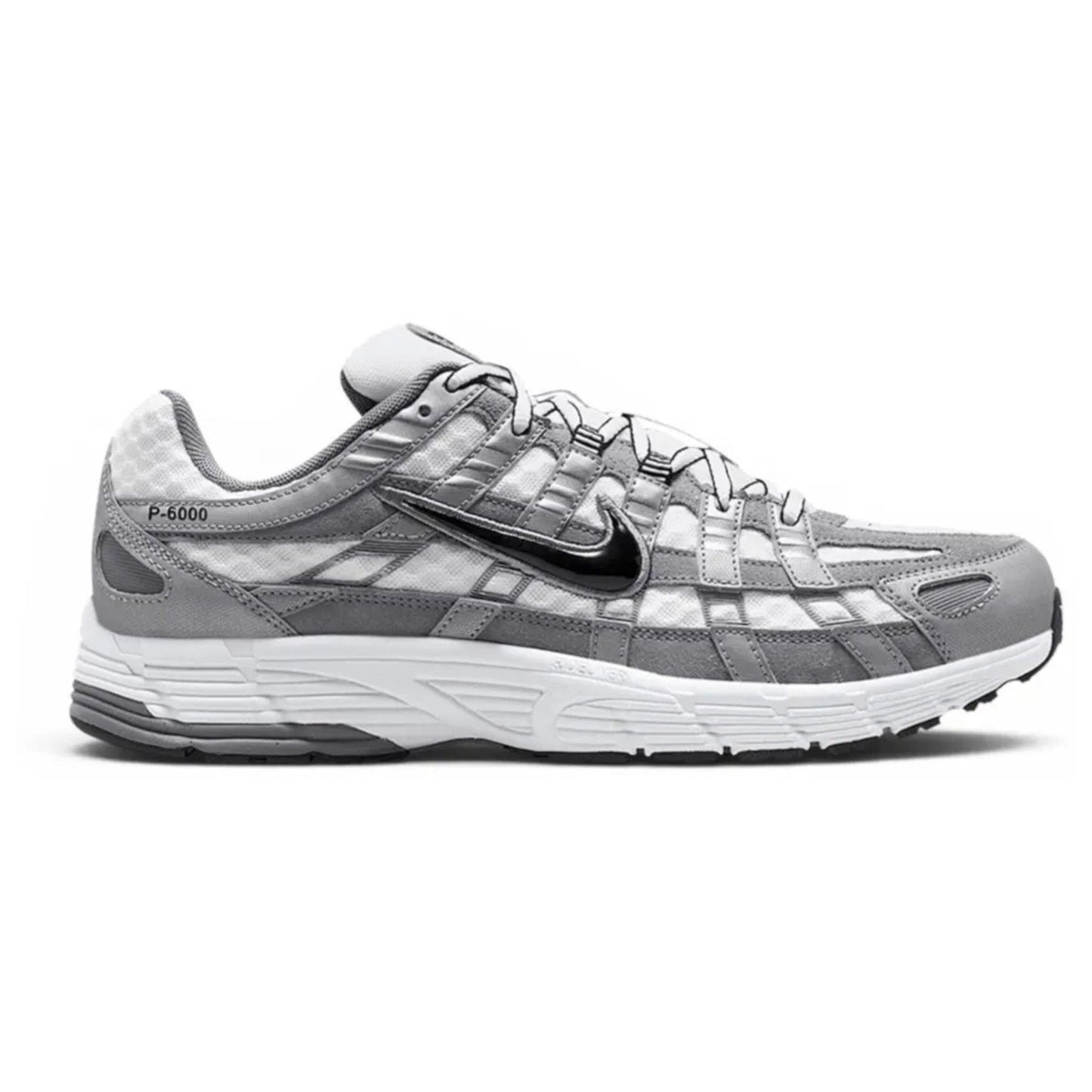 Nike P-6000 White Metallic Cool Grey Black sneaker zijkant rechts