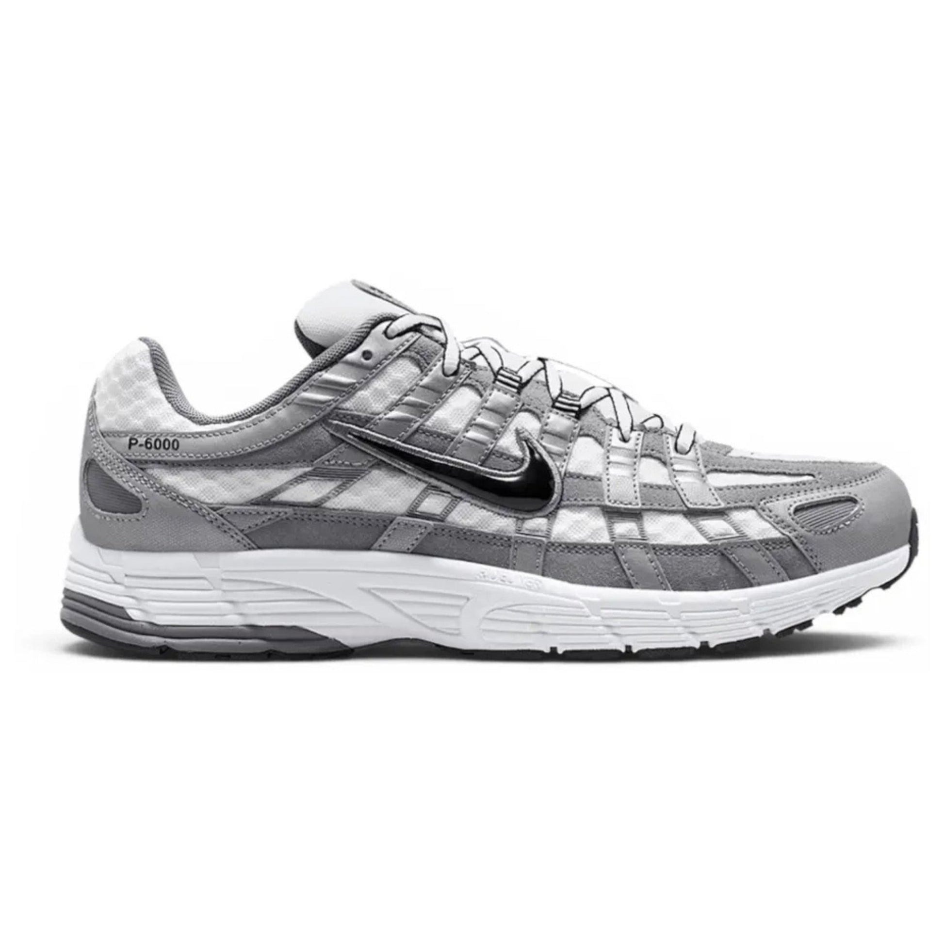 Nike P-6000 White Metallic Cool Grey Black sneaker zijkant rechts