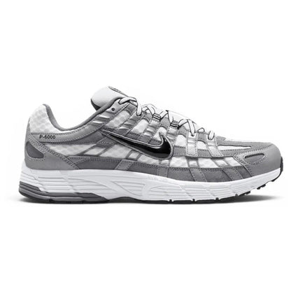 Nike P-6000 White Metallic Cool Grey Black sneaker zijkant rechts