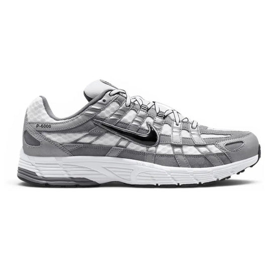 Nike P-6000 White Metallic Cool Grey Black sneaker zijkant rechts