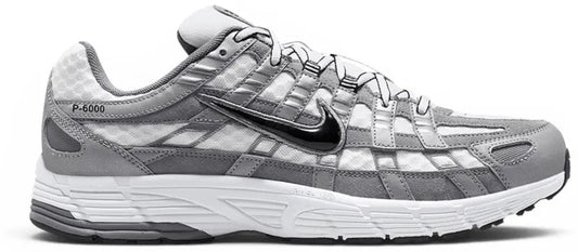 Nike P-6000 White Metallic Cool Grey Black sneaker zijkant rechts